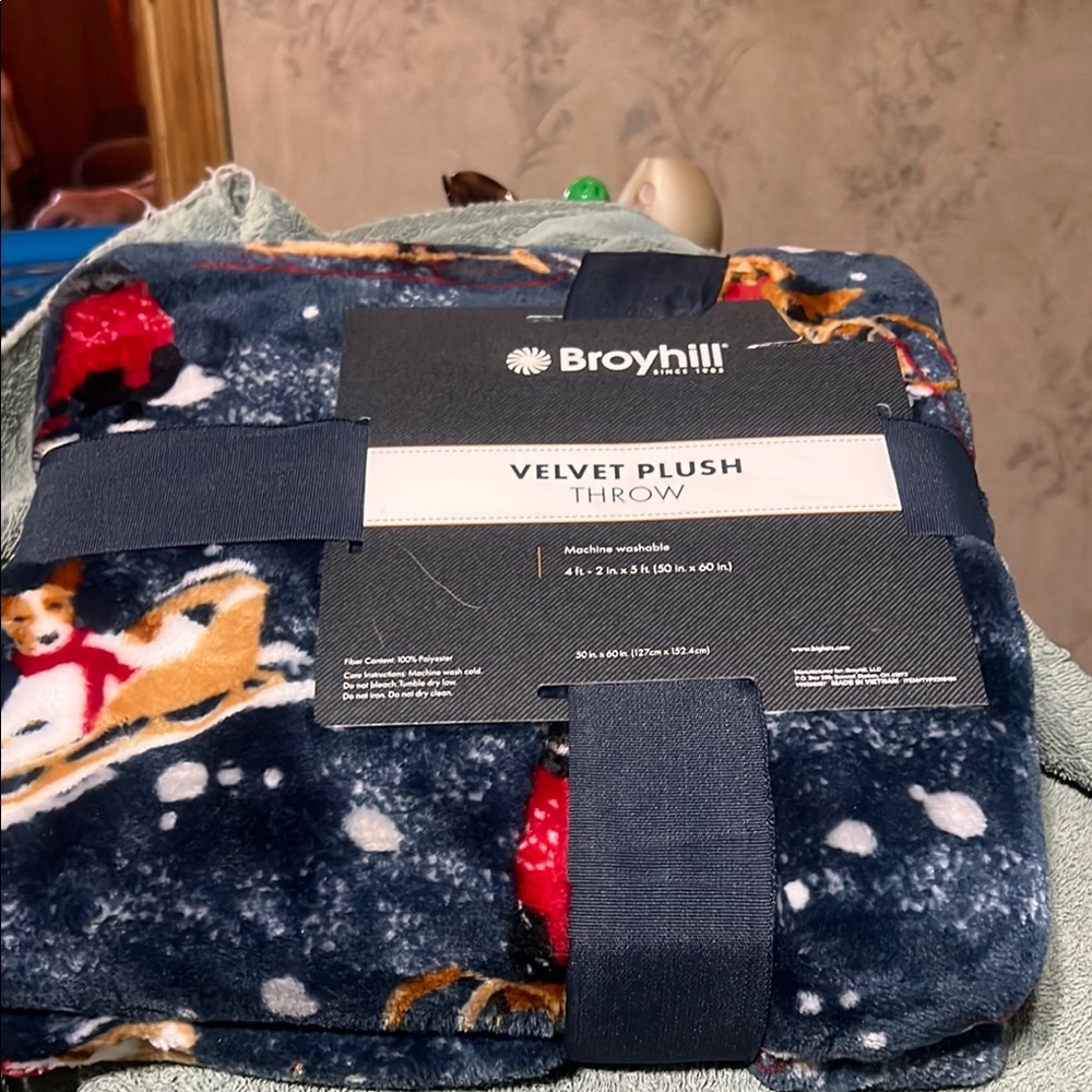 Broyhill Velvet Plush Throw Blanket